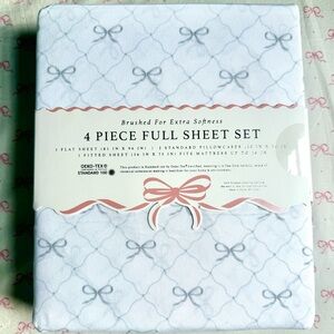 NWT - Full Boundary Gray Bow Bedsheets